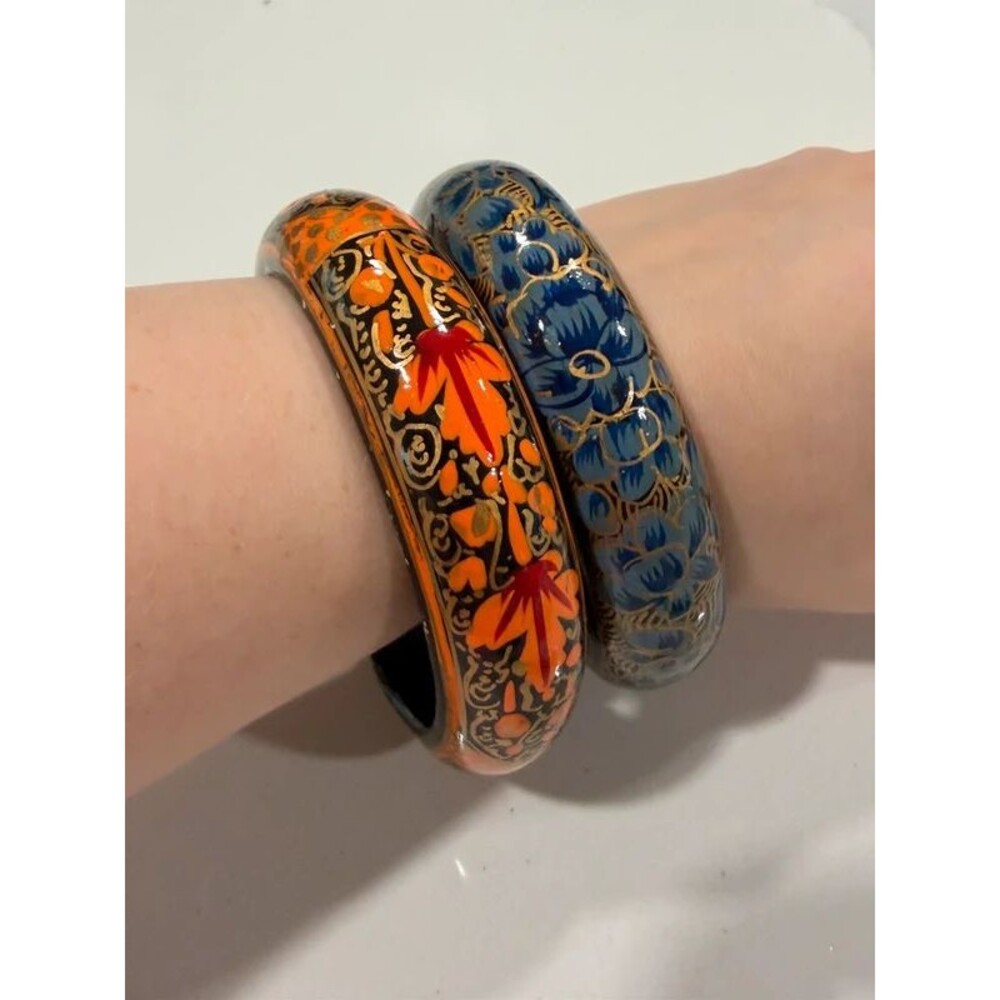 Vintage wooden hand-painted chunky bangle Floral motif bracelet black lacquer